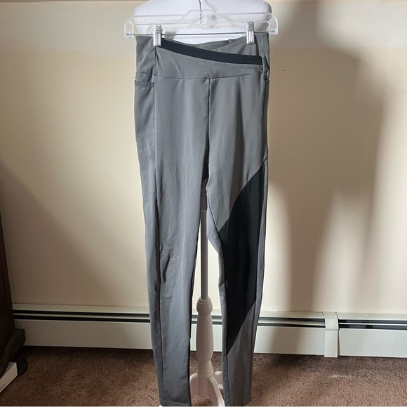 Gymshark Gray/Black Asymmetric Leggings size Medium - Picture 3 of 9